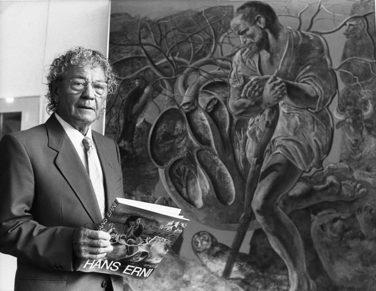 HANS ERNI vor einem Kunstwerk