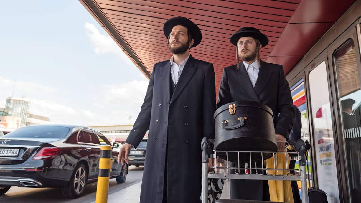 Auf der Suche nach Esty  Moishe (Jeff Wilbusch) und Yanki (Amit Rahav).