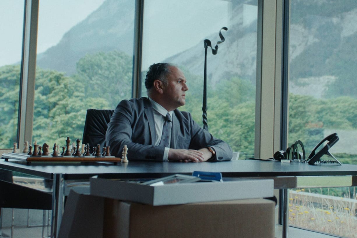 Skrupellos und narzisstisch führt Gion Durisch (Marco L. Castelli) das Medienhaus.