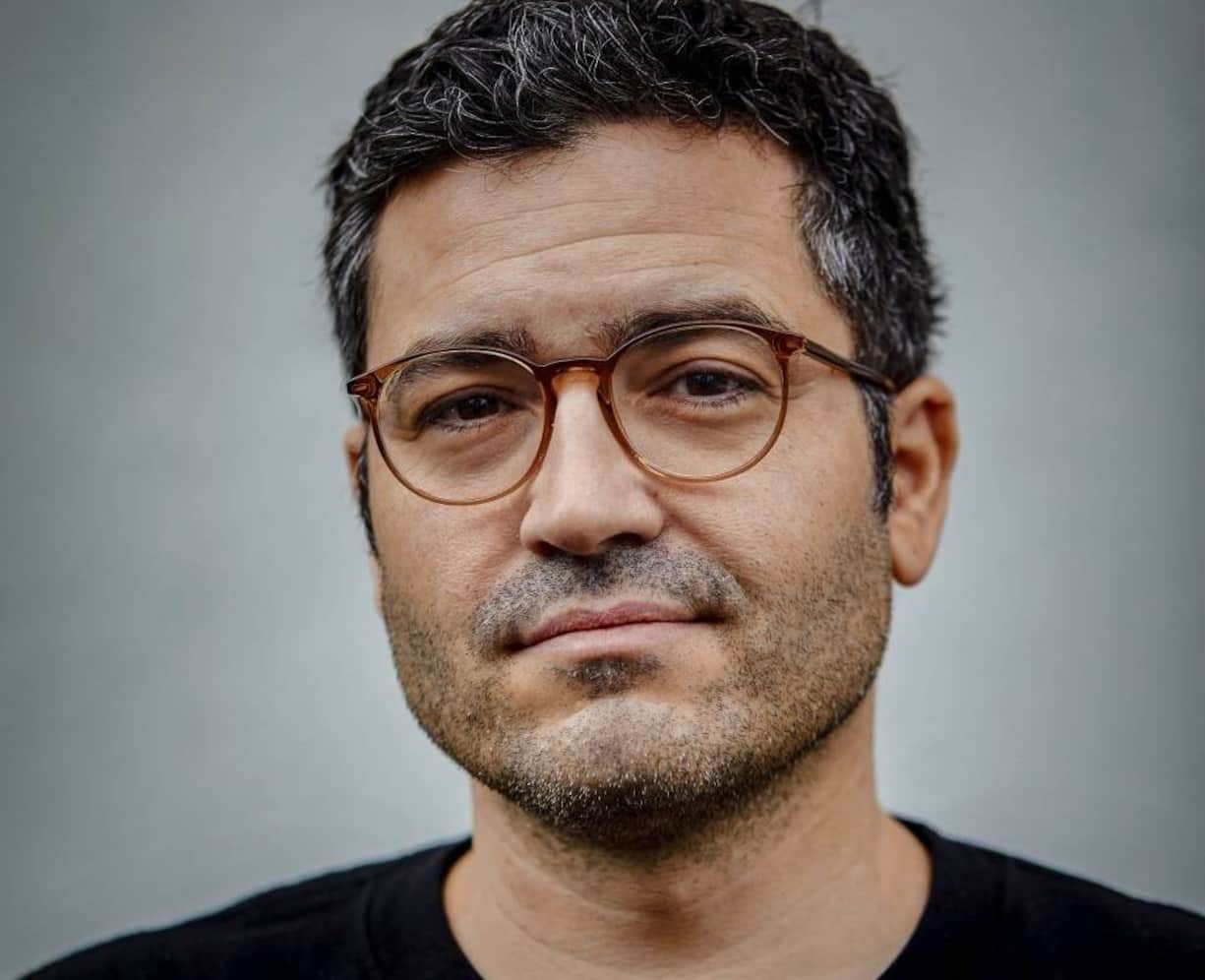 Adrian Perez (47), Regisseur und Drehbuchautor, hat an der Uni Genf Internationale Beziehungen studiert und wohnt in Zürich.