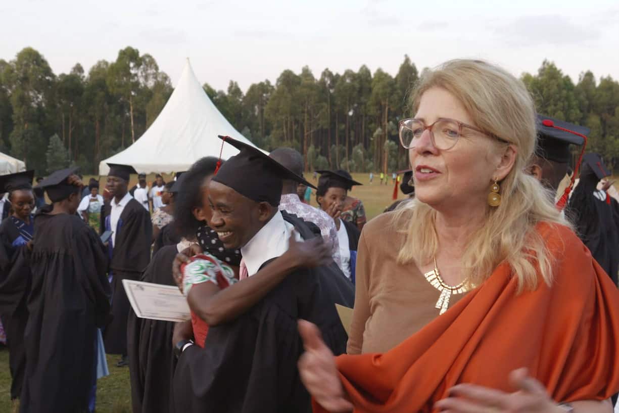 Die erste Diplomfeier ist eine wichtige Hürde für Jackie Helfenbergers Berufsschule.