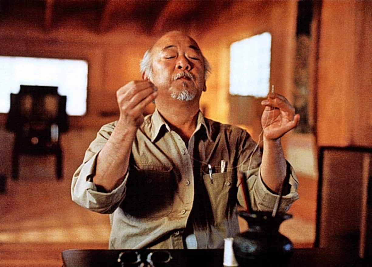 THE KARATE KID, PART III, Pat Morita, 1989. Columbia Pictures/courtesy Everett Collection Columbia Pictures/Courtesy Everett Collection PUBLICATIONxINxGERxSUIxAUTxONLY Copyright: xColumbiaxPictures/CourtesyxEverettxCollectionx M8DKAKI EC004