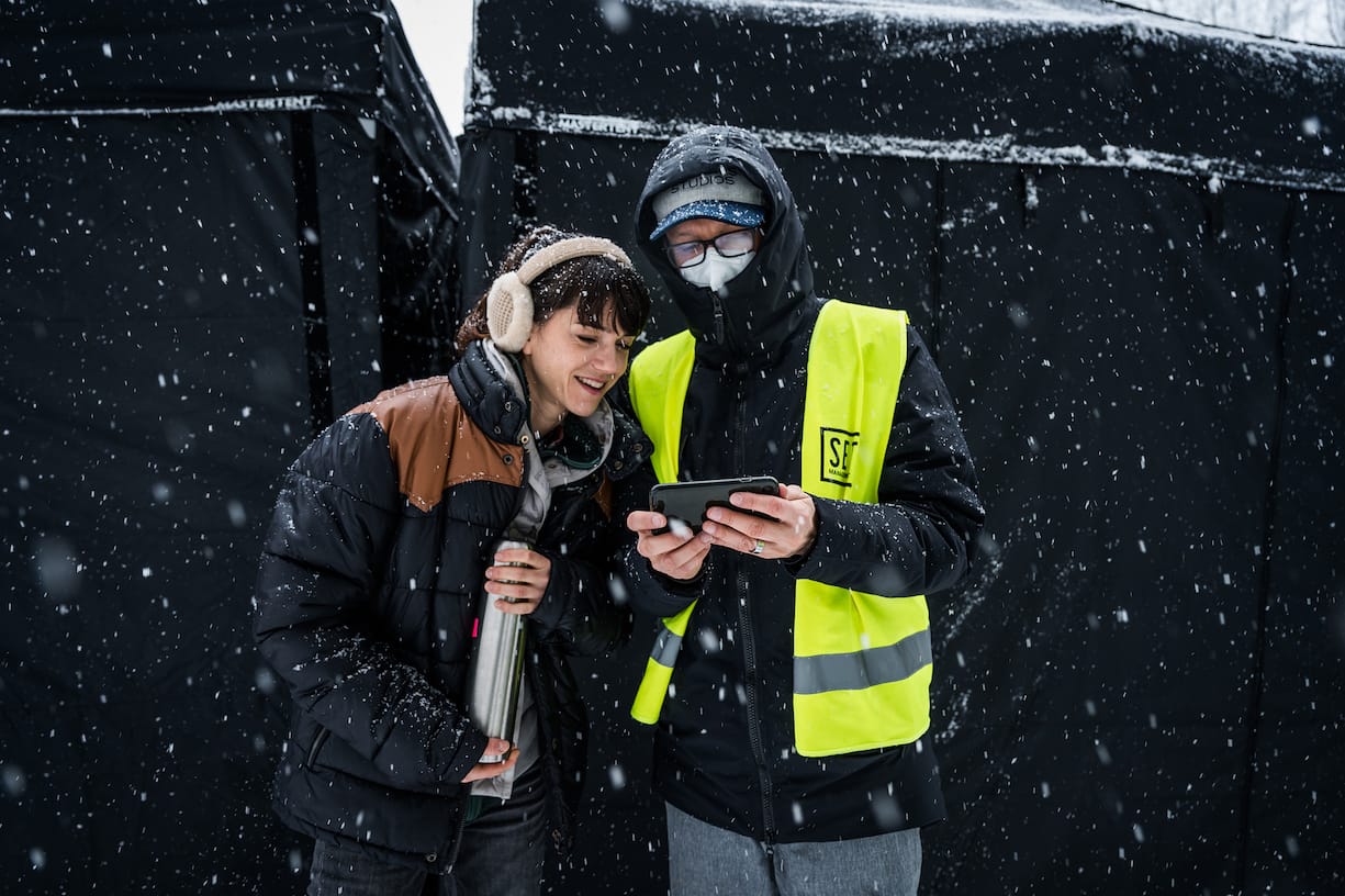 WilderDreharbeiten Staffel 4Sarah Spale und Regisseur Claudio FÃ¤h2021Copyright: SRF/Pascal Mora