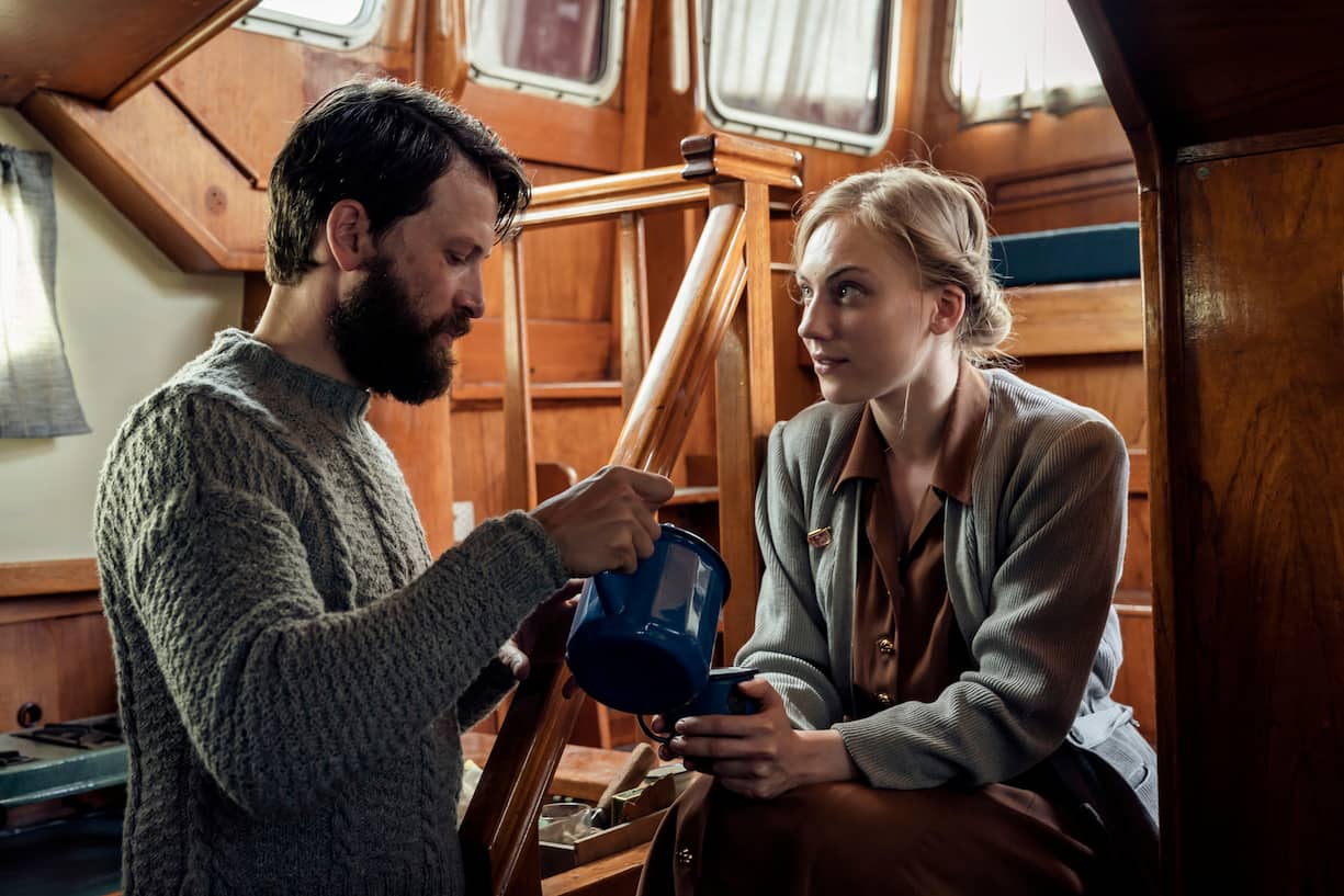 Franz Dinda (Robert Ehrenberg) mit Greta Nussmeier (Elisa Schlott)