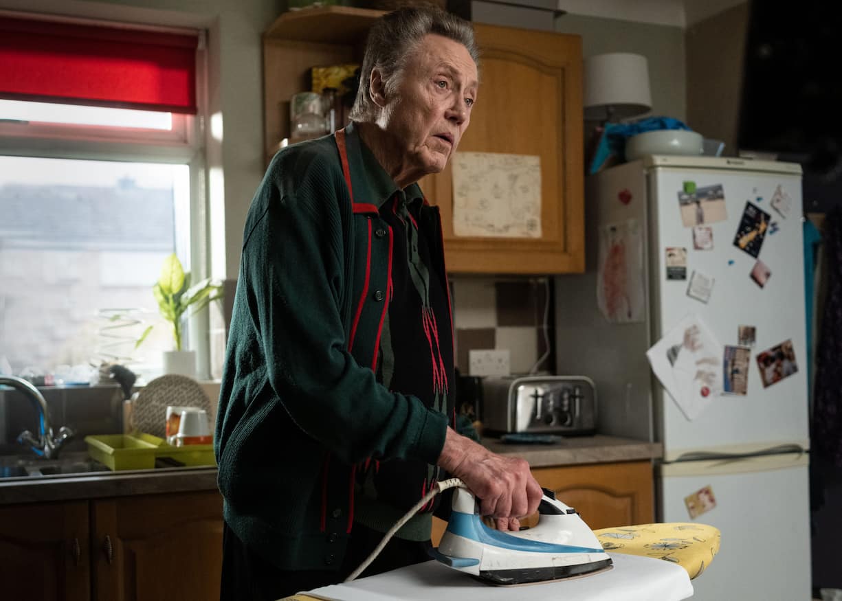 Opa Frank (Christopher Walken) bügelt nicht nur Probleme aus.