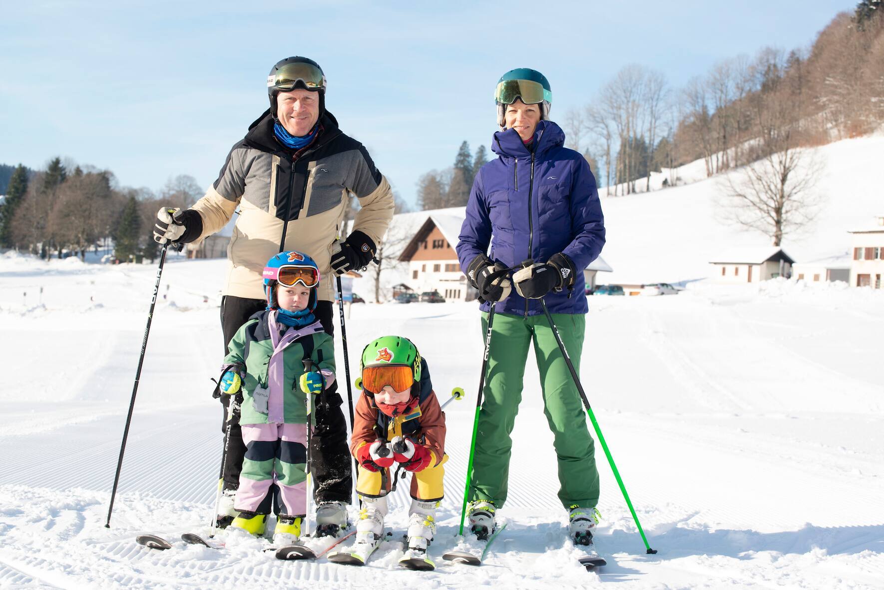 Winter im Jura: Didier Cuche mit Gattin Manuela (39), Noé (8) und Amélie (5).