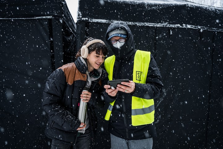 WilderDreharbeiten Staffel 4Sarah Spale und Regisseur Claudio FÃ¤h2021Copyright: SRF/Pascal Mora