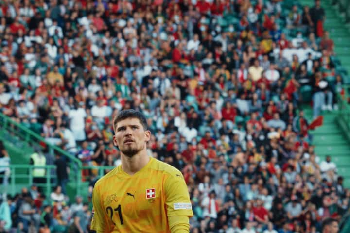The Pressure Game â Im Herzen der Schweizer NatiFolge 1Gregor Kobel ist enttäuscht über das Resultat 4:0 während dem Nations League Spiel PORSUIin Lissabon.2023Copyright: SRF/stories AG