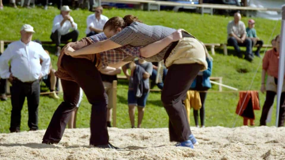 Frauen schwingen
